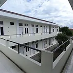 Spot On 93326 Pondok Anie Syariahnearjembatan Siak