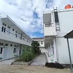 Spot On 93326 Pondok Anie Syariahnearjembatan Siak